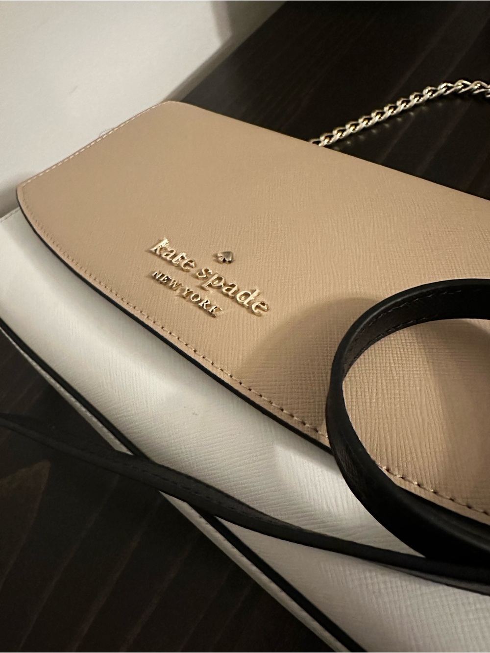 New with Tag! Kate Spade Carson Saffiano Lea Crossbody in Taupe, White & Black - Picture 9 of 13